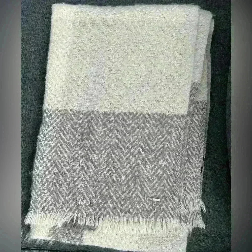 Steve Madden scarf
